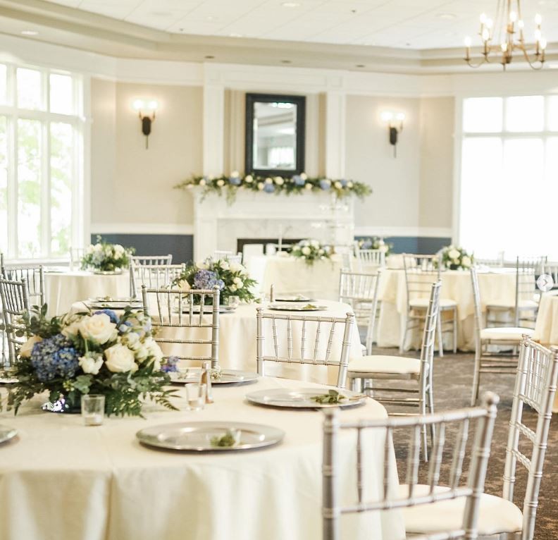 Echo Falls Golf Club Lake Room