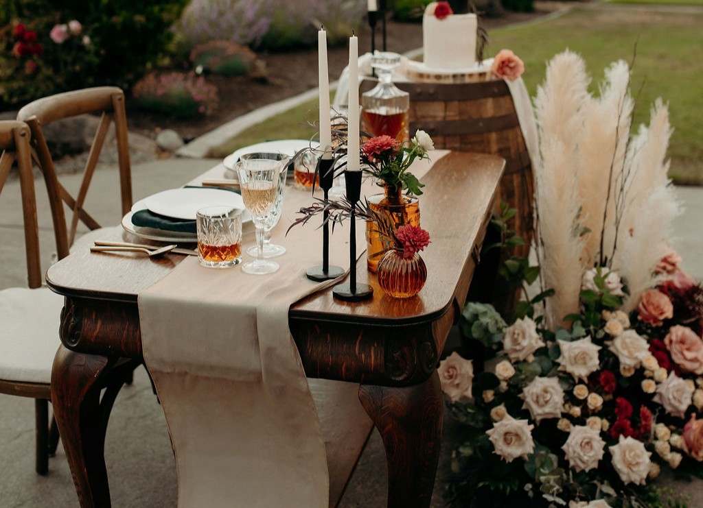 Sweetheart table - western wedding inspo
